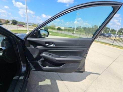 Used 2025 Nissan Altima 2.5 SV FWD image 21