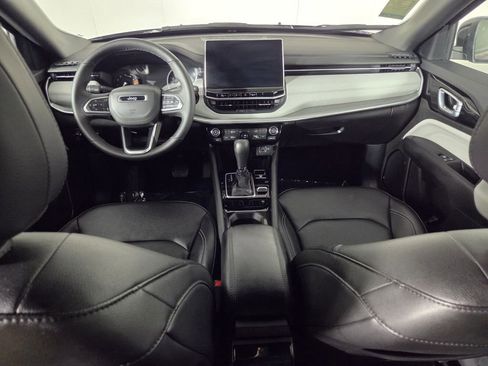 Certified 2025 Jeep Compass Limited image 28