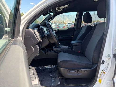 Used 2021 Toyota Tacoma TRD Off-Road w/ Technology Package AWD/4WD image 11