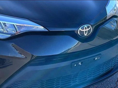 Used 2022 Toyota C-HR XLE image 28