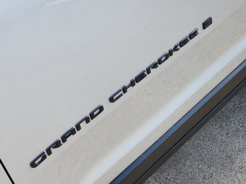 New 2026 Jeep Grand Cherokee L 2WD image 18