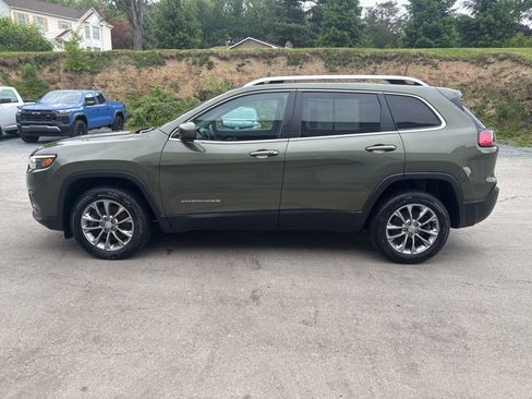 Used 2019 Jeep Cherokee Latitude Plus w/ Cold Weather Group AWD/4WD image 6