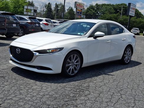 Used 2019 MAZDA MAZDA3 Sedan w/ Preferred Package FWD image 3