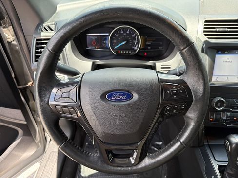 Used 2019 Ford Explorer XLT w/ Equipment Group 201A AWD/4WD image 29