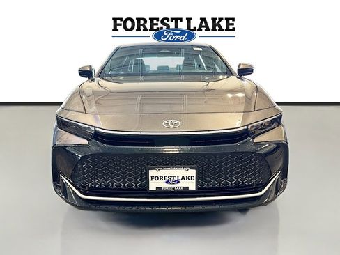 Used 2023 Toyota Crown XLE image 2