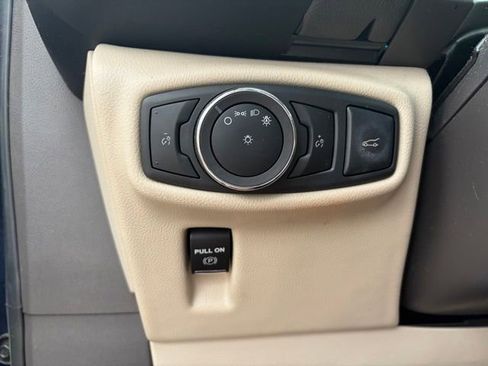 Used 2017 Lincoln MKX Reserve w/ Luxury Package FWD image 10