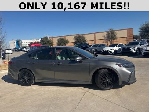 Used 2025 Toyota Camry SE w/ Convenience Package image 2