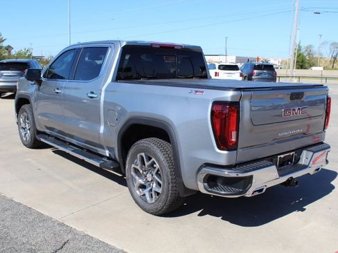 New 2026 GMC Sierra 1500 SLT image 3