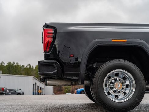 Used 2025 GMC Sierra 3500 Denali w/ Denali Reserve Package image 18