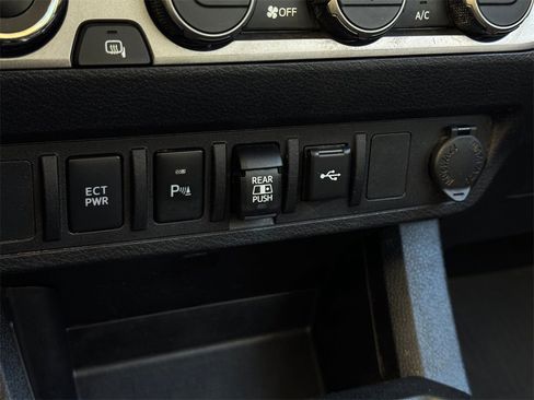 Used 2022 Toyota Tacoma SR5 image 29