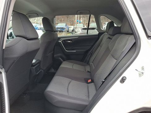 Used 2022 Toyota RAV4 XLE image 11