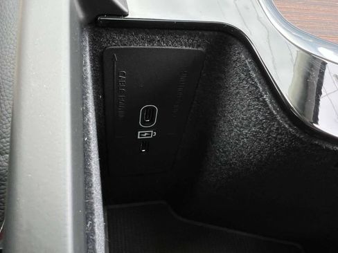 Used 2023 Volvo XC60 B5 Plus w/ Climate Package image 32