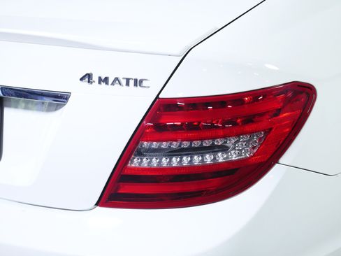 Used 2014 Mercedes-Benz C 300 4MATIC Sedan image 17