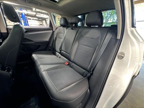 Used 2023 Volkswagen Taos SE w/ Panoramic Sunroof Package AWD/4WD image 25