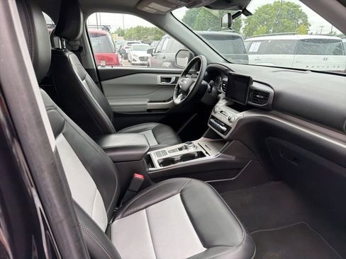 Used 2022 Ford Explorer XLT w/ Equipment Group 202A RWD image 20