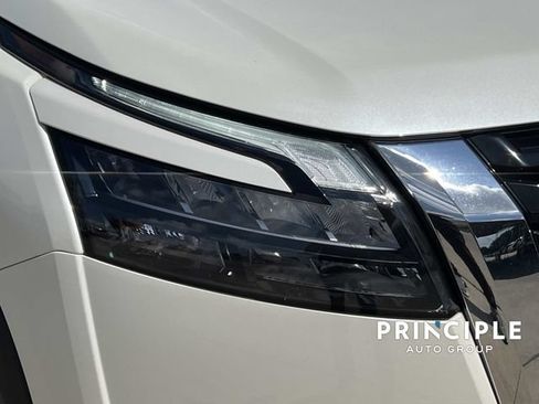 Used 2024 Nissan Pathfinder SV FWD image 9