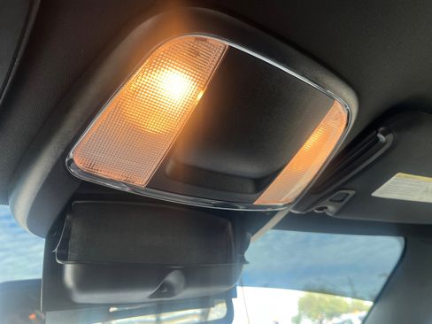 Used 2017 Dodge Charger SE w/ Blacktop Package image 32