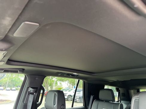 Used 2023 Cadillac Escalade Premium Luxury RWD image 9