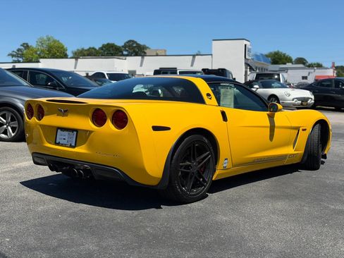 Used 2005 Chevrolet Corvette Coupe w/ Preferred Equipment Group RWD image 3