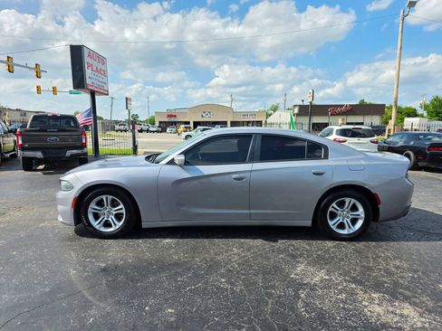 Used 2017 Dodge Charger SE RWD image 21