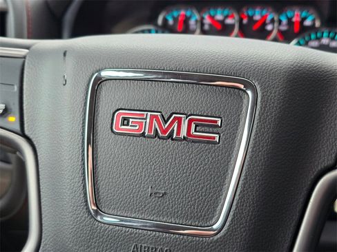 Used 2018 GMC Sierra 1500 SLT image 62