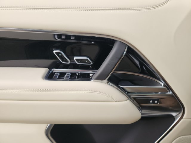 New 2027 Land Rover Range Rover Long Wheelbase SE AWD/4WD image 19
