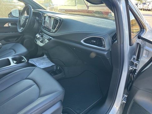 New 2026 Chrysler Pacifica Select image 55