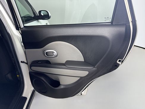 Used 2017 Kia Soul FWD image 26