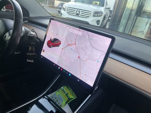 Used 2018 Tesla Model 3 Long Range image 9