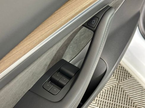 Used 2023 Tesla Model 3 Standard Range image 38