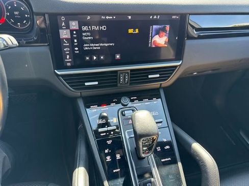 Used 2019 Porsche Cayenne AWD/4WD image 25