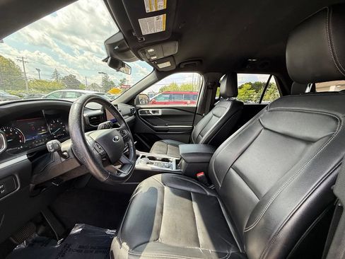 Used 2020 Ford Explorer XLT w/ Equipment Group 202A AWD/4WD image 21