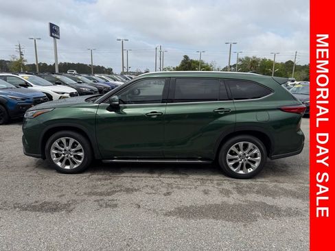 Used 2023 Toyota Highlander Limited FWD image 12