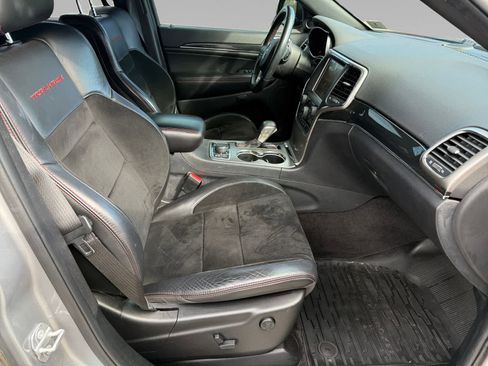 Used 2017 Jeep Grand Cherokee Trailhawk image 9