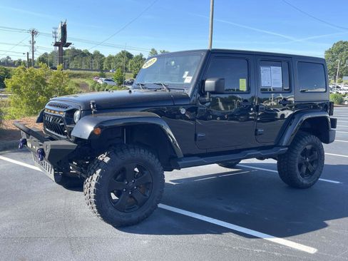 Used 2017 Jeep Wrangler Unlimited Sahara w/ Connectivity Group AWD/4WD image 5