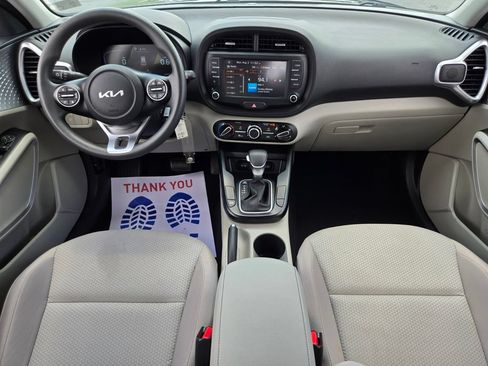 Used 2025 Kia Soul LX w/ LX Technology Package FWD image 13