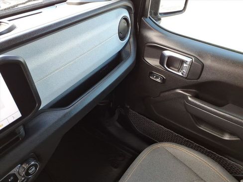 Used 2025 Jeep Wrangler Willys image 31