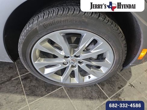 Used 2023 Buick Envision Avenir image 4