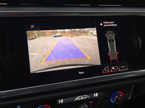 Used 2020 Audi Q3 2.0T Premium image 22