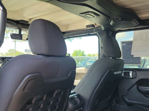 Used 2023 Jeep Gladiator Mojave w/ Cold Weather Group AWD/4WD image 12