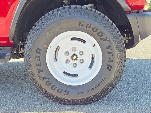 Used 2025 Ford Bronco Heritage Edition AWD/4WD image 7