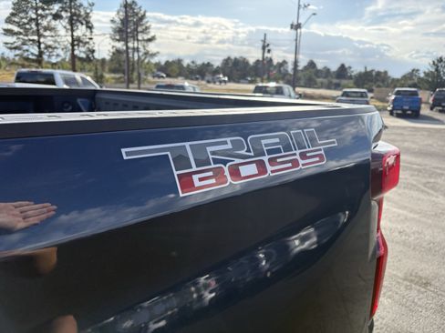 Used 2022 Chevrolet Silverado 1500 LT Trail Boss w/ Convenience Package II AWD/4WD image 4