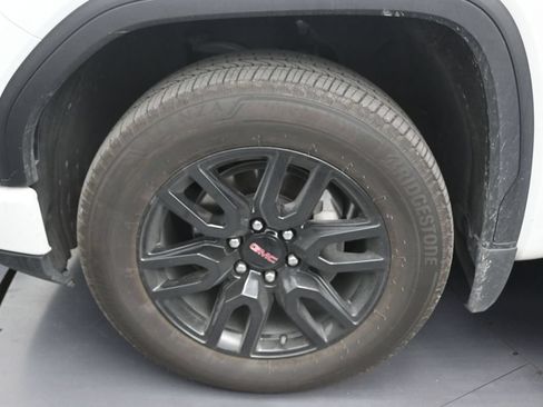 Used 2024 GMC Sierra 1500 Elevation w/ LPO, Elevation Black Package AWD/4WD image 9
