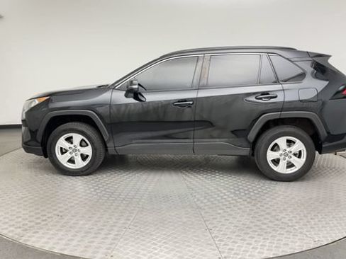 Used 2019 Toyota RAV4 XLE AWD/4WD image 5