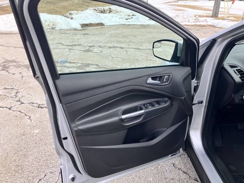 Used 2015 Ford Escape SE image 12