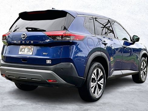 Used 2021 Nissan Rogue SV image 2