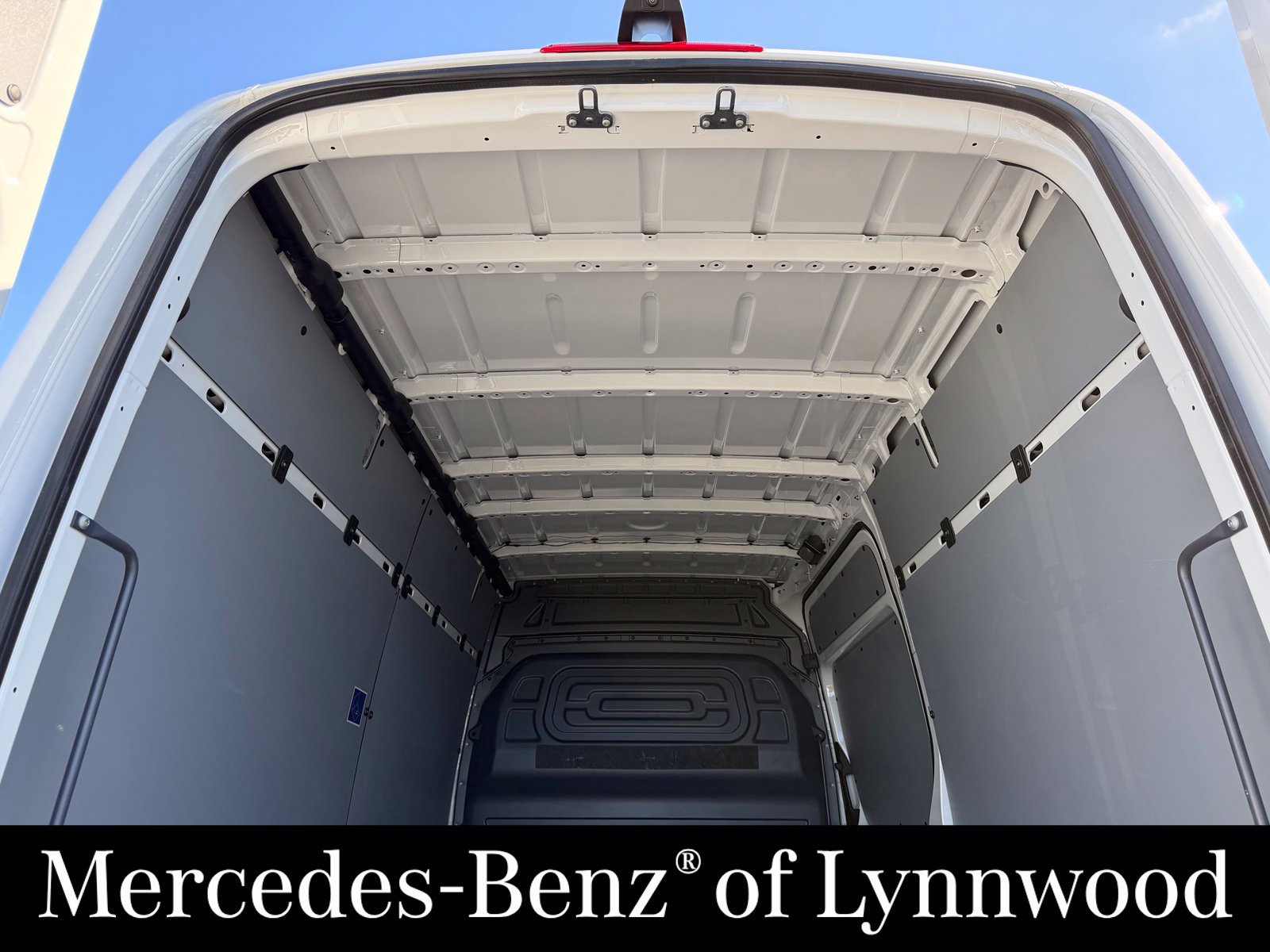 Used 2025 Mercedes-Benz Sprinter 2500 image 12