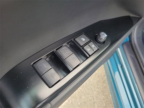 Used 2025 Toyota Camry SE image 13