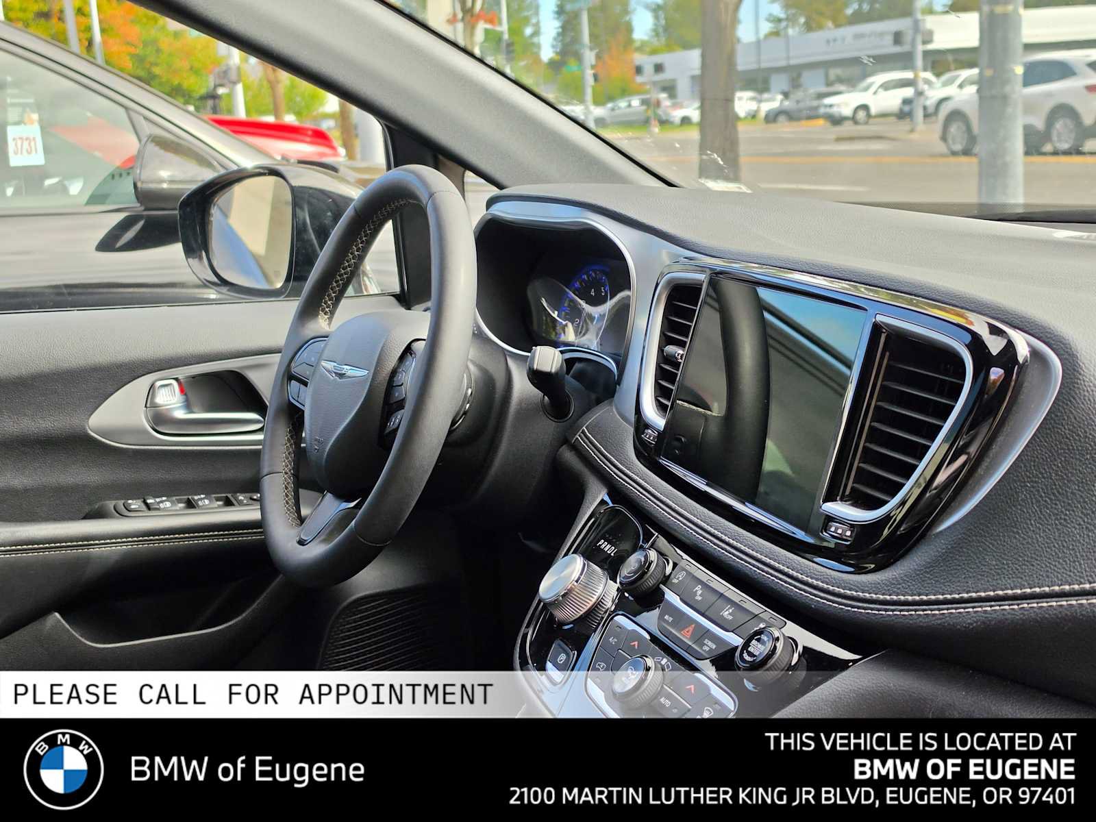 Used 2025 Chrysler Pacifica Limited FWD image 11