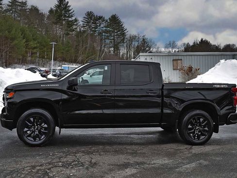 Used 2024 Chevrolet Silverado 1500 Custom image 4